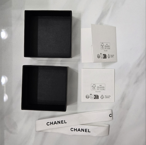 Chanel Earring Box - Picture 2 of 3